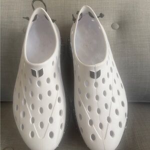 New Kane recovery shoes men’s 10 women’s 12